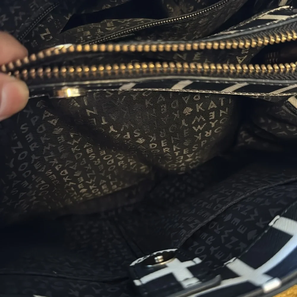 Kate Spade black & white very clean - Picture 10 of 15